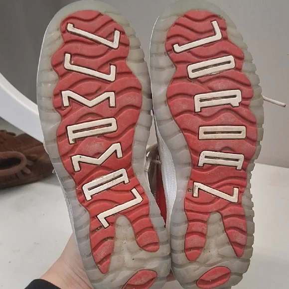 Jordan Kids Sneakers in Red and White - Picture 6 of 6